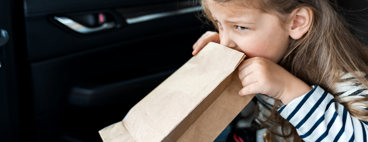 Mal des transports en voiture: trucs et astuces