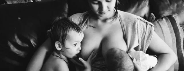Allaiter deux enfants d’âges différents