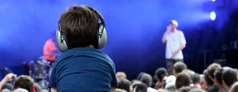 Festival de musique avec un enfant en bas âge