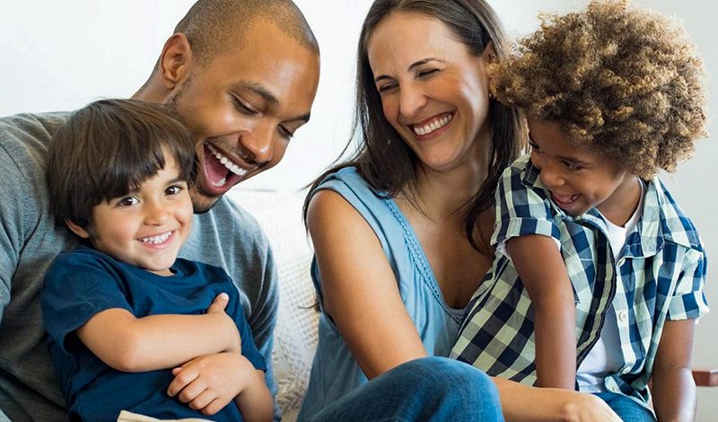 10 façons de célébrer la Saint-Valentin en famille.