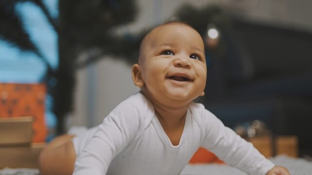 Mettre bébé sur le ventre